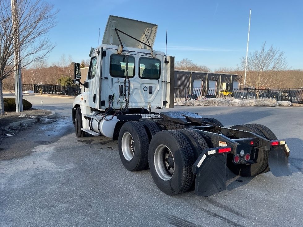 Day Cab Tractor-Heavy Duty Tractors-Freightliner-2017-Cascadia 12564ST-Fitchburg-MA-383,024\n\t\tmiles-$ 33,750 - Image 5