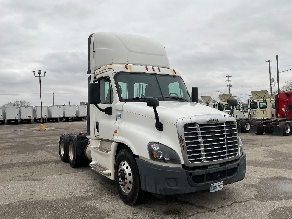 Day Cab Tractor-Heavy Duty Tractors-Freightliner-2017-Cascadia 12564ST-Flint-MI-734,514\n\t\tmiles-$ 23,000 - Image 1
