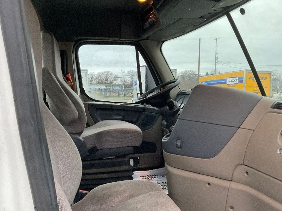 Day Cab Tractor-Heavy Duty Tractors-Freightliner-2017-Cascadia 12564ST-Flint-MI-734,514\n\t\tmiles-$ 23,000 - Image 14
