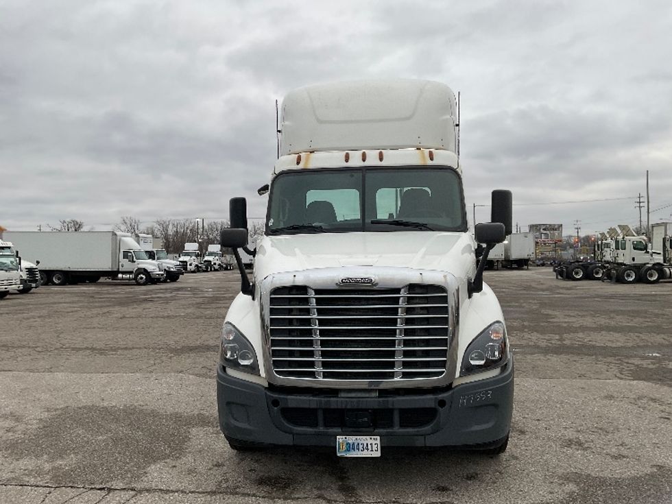 Day Cab Tractor-Heavy Duty Tractors-Freightliner-2017-Cascadia 12564ST-Flint-MI-734,514\n\t\tmiles-$ 23,000 - Image 2