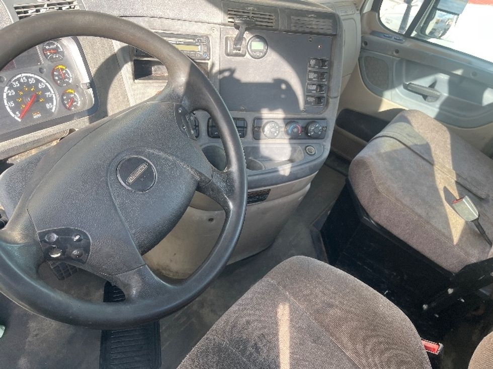 Day Cab Tractor-Heavy Duty Tractors-Freightliner-2017-Cascadia 12564ST-Fresno-CA-403,126\n\t\tmiles-$ 35,750 - Image 10