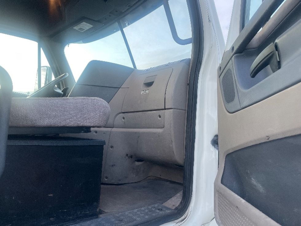 Day Cab Tractor-Heavy Duty Tractors-Freightliner-2017-Cascadia 12564ST-Fresno-CA-403,126\n\t\tmiles-$ 35,750 - Image 12