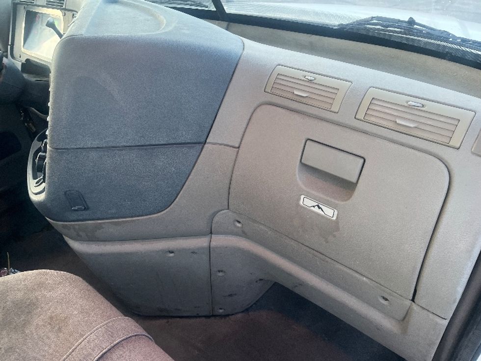 Day Cab Tractor-Heavy Duty Tractors-Freightliner-2017-Cascadia 12564ST-Fresno-CA-403,126\n\t\tmiles-$ 35,750 - Image 13