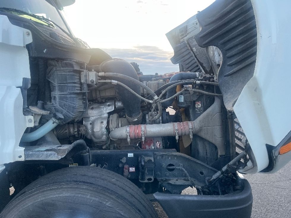 Day Cab Tractor-Heavy Duty Tractors-Freightliner-2017-Cascadia 12564ST-Fresno-CA-403,126\n\t\tmiles-$ 35,750 - Image 15