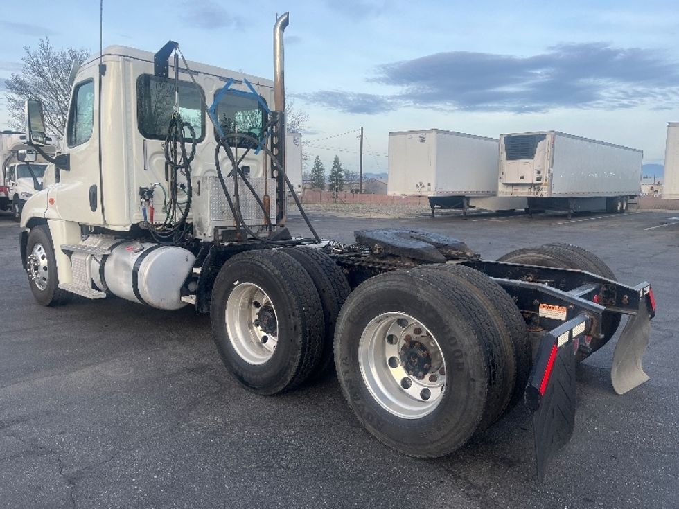 Day Cab Tractor-Heavy Duty Tractors-Freightliner-2017-Cascadia 12564ST-Fresno-CA-403,126\n\t\tmiles-$ 35,750 - Image 5
