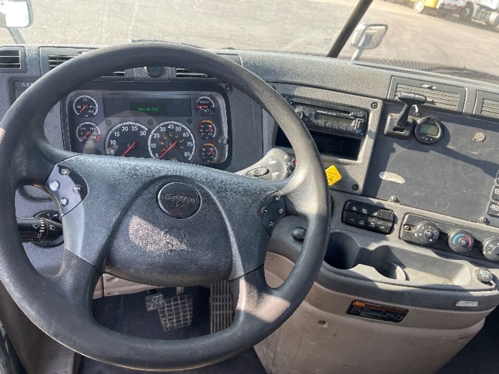 Day Cab Tractor-Heavy Duty Tractors-Freightliner-2017-Cascadia 12564ST-Fresno-CA-567,027\n\t\tmiles-$ 31,000 - Image 11