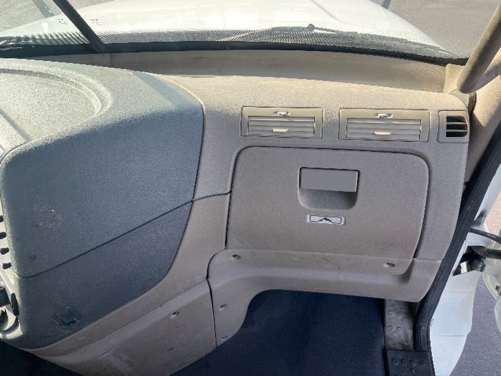 Day Cab Tractor-Heavy Duty Tractors-Freightliner-2017-Cascadia 12564ST-Fresno-CA-567,027\n\t\tmiles-$ 31,000 - Image 13