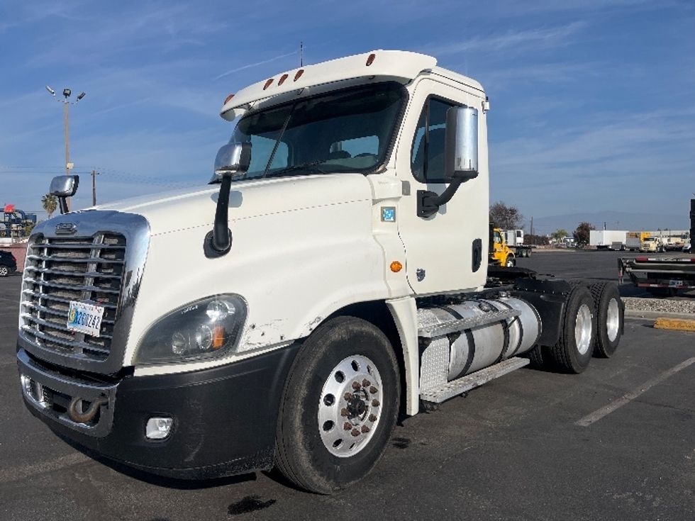 Day Cab Tractor-Heavy Duty Tractors-Freightliner-2017-Cascadia 12564ST-Fresno-CA-567,027\n\t\tmiles-$ 31,000 - Image 3