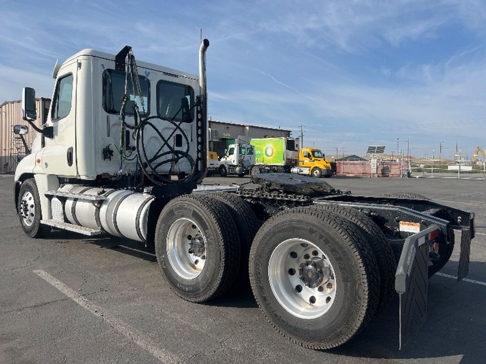 Day Cab Tractor-Heavy Duty Tractors-Freightliner-2017-Cascadia 12564ST-Fresno-CA-567,027\n\t\tmiles-$ 31,000 - Image 5