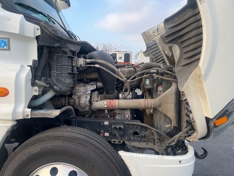 Day Cab Tractor-Heavy Duty Tractors-Freightliner-2017-Cascadia 12564ST-Fresno-CA-641,258\n\t\tmiles-$ 27,000 - Image 14