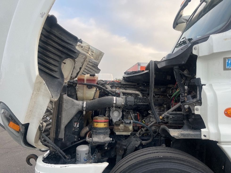 Day Cab Tractor-Heavy Duty Tractors-Freightliner-2017-Cascadia 12564ST-Fresno-CA-641,258\n\t\tmiles-$ 27,000 - Image 15