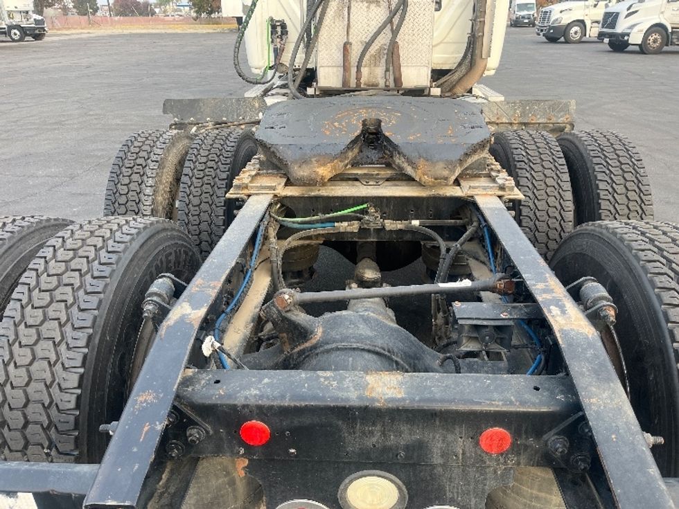 Day Cab Tractor-Heavy Duty Tractors-Freightliner-2017-Cascadia 12564ST-Fresno-CA-641,258\n\t\tmiles-$ 27,000 - Image 5