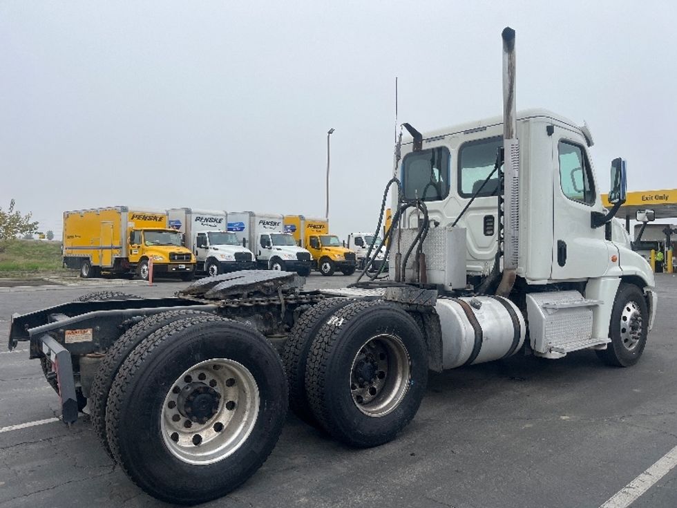 Day Cab Tractor-Heavy Duty Tractors-Freightliner-2017-Cascadia 12564ST-Fresno-CA-641,258\n\t\tmiles-$ 27,000 - Image 6