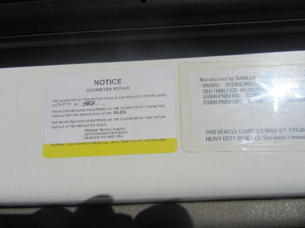 Day Cab Tractor-Heavy Duty Tractors-Freightliner-2017-Cascadia 12564ST-Gansevoort-NY-635,537\n\t\tmiles-$ 26,750 - Image 19