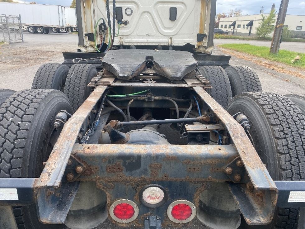 Day Cab Tractor-Heavy Duty Tractors-Freightliner-2017-Cascadia 12564ST-Gansevoort-NY-635,537\n\t\tmiles-$ 26,750 - Image 6