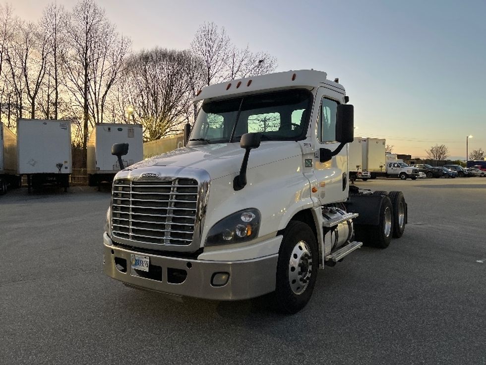 Day Cab Tractor-Heavy Duty Tractors-Freightliner-2017-Cascadia 12564ST-Greensboro-NC-508,055\n\t\tmiles-$ 35,000 - Image 1
