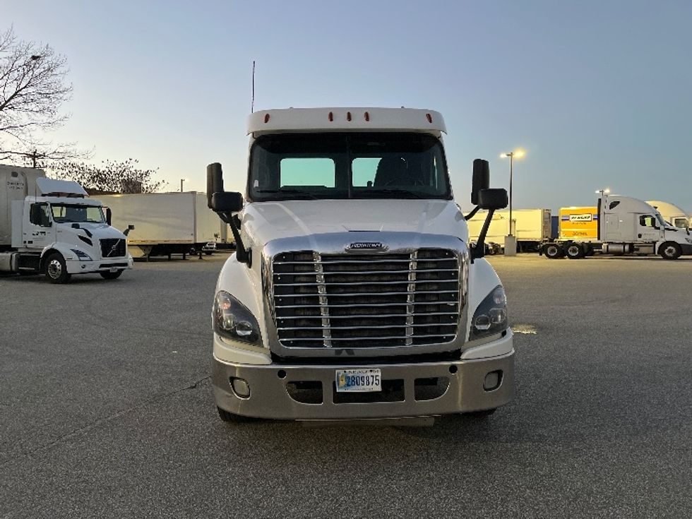 Day Cab Tractor-Heavy Duty Tractors-Freightliner-2017-Cascadia 12564ST-Greensboro-NC-508,055\n\t\tmiles-$ 35,000 - Image 2