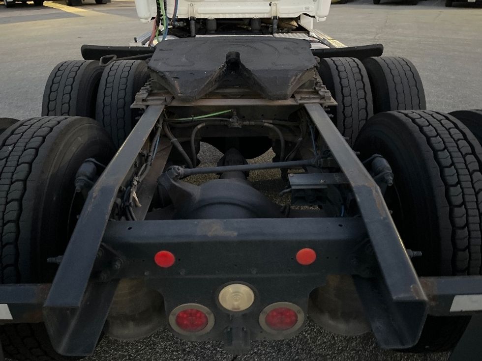 Day Cab Tractor-Heavy Duty Tractors-Freightliner-2017-Cascadia 12564ST-Greensboro-NC-508,055\n\t\tmiles-$ 35,000 - Image 6