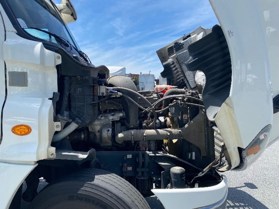 Day Cab Tractor-Heavy Duty Tractors-Freightliner-2017-Cascadia 12564ST-Greensboro-NC-518,729\n\t\tmiles-$ 34,500 - Image 15