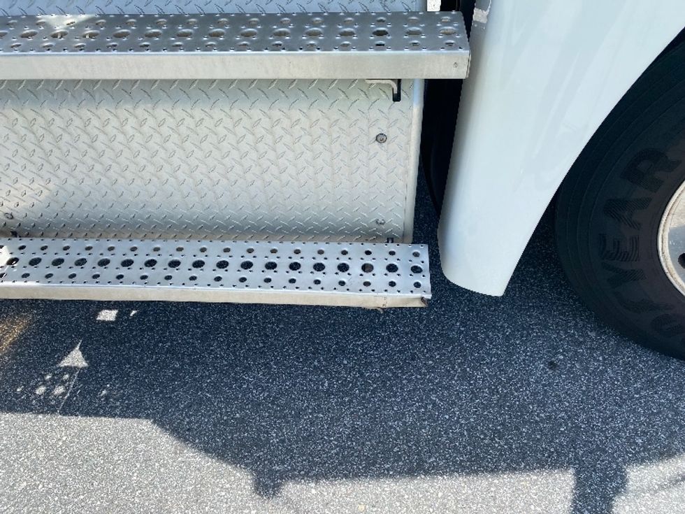 Day Cab Tractor-Heavy Duty Tractors-Freightliner-2017-Cascadia 12564ST-Greensboro-NC-518,729\n\t\tmiles-$ 34,500 - Image 16