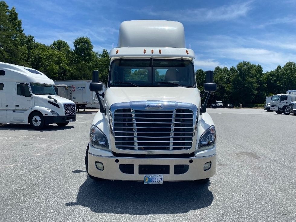 Day Cab Tractor-Heavy Duty Tractors-Freightliner-2017-Cascadia 12564ST-Greensboro-NC-518,729\n\t\tmiles-$ 34,500 - Image 2