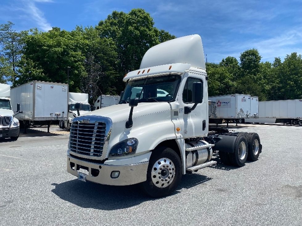 Day Cab Tractor-Heavy Duty Tractors-Freightliner-2017-Cascadia 12564ST-Greensboro-NC-518,729\n\t\tmiles-$ 34,500 - Image 3