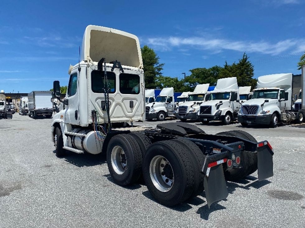 Day Cab Tractor-Heavy Duty Tractors-Freightliner-2017-Cascadia 12564ST-Greensboro-NC-518,729\n\t\tmiles-$ 34,500 - Image 5