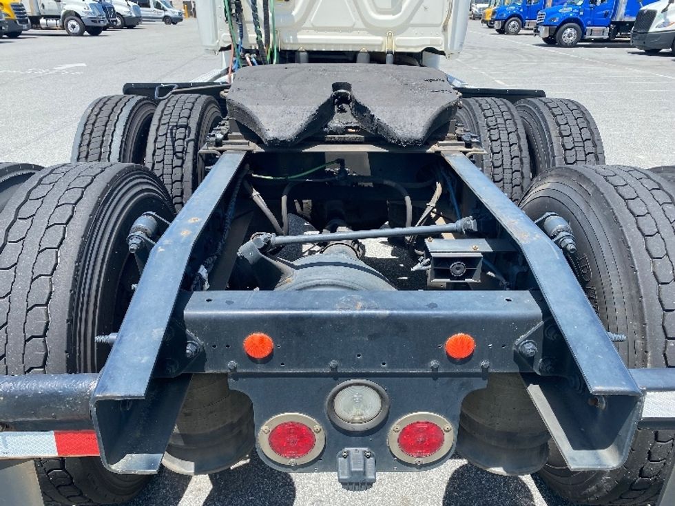 Day Cab Tractor-Heavy Duty Tractors-Freightliner-2017-Cascadia 12564ST-Greensboro-NC-518,729\n\t\tmiles-$ 34,500 - Image 6