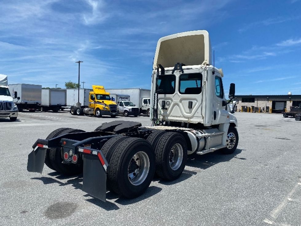 Day Cab Tractor-Heavy Duty Tractors-Freightliner-2017-Cascadia 12564ST-Greensboro-NC-518,729\n\t\tmiles-$ 34,500 - Image 7