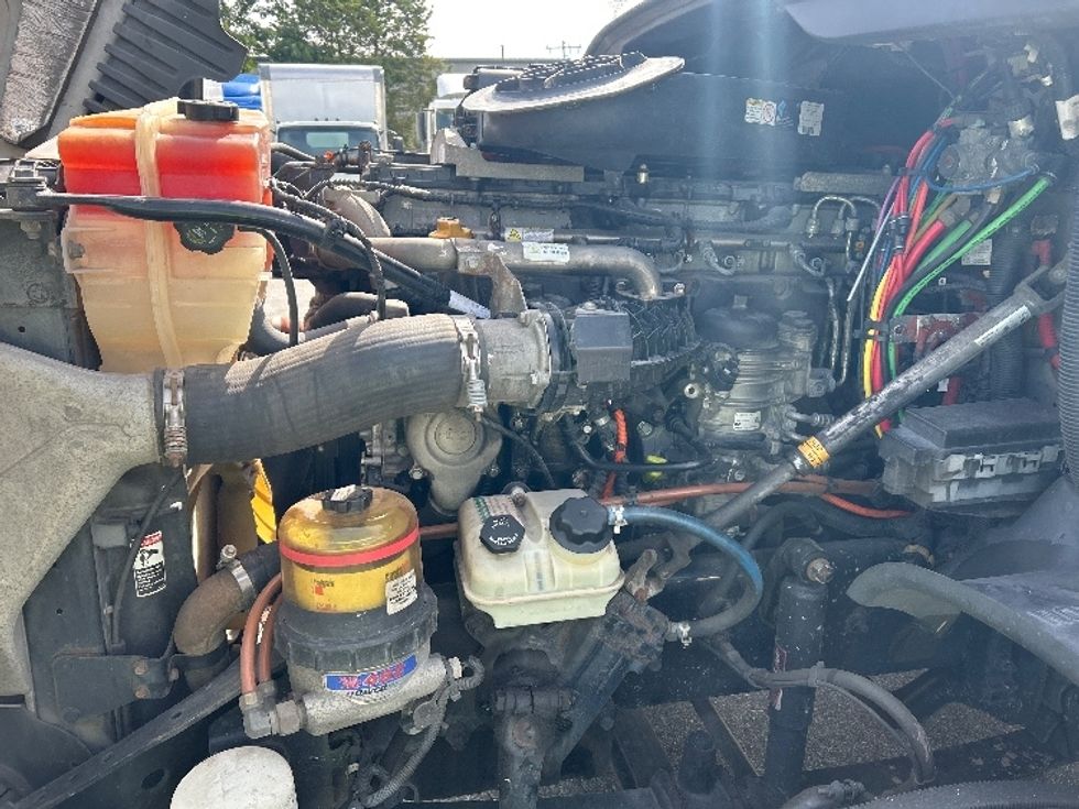 Day Cab Tractor-Heavy Duty Tractors-Freightliner-2017-Cascadia 12564ST-Greensboro-NC-526,621\n\t\tmiles-$ 34,250 - Image 16