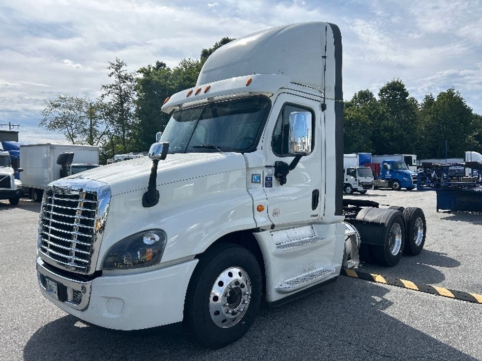 Day Cab Tractor-Heavy Duty Tractors-Freightliner-2017-Cascadia 12564ST-Greensboro-NC-526,621\n\t\tmiles-$ 34,250 - Image 3
