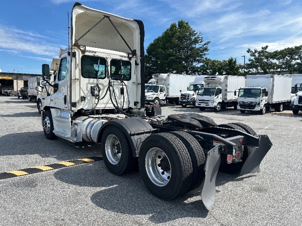 Day Cab Tractor-Heavy Duty Tractors-Freightliner-2017-Cascadia 12564ST-Greensboro-NC-526,621\n\t\tmiles-$ 34,250 - Image 5