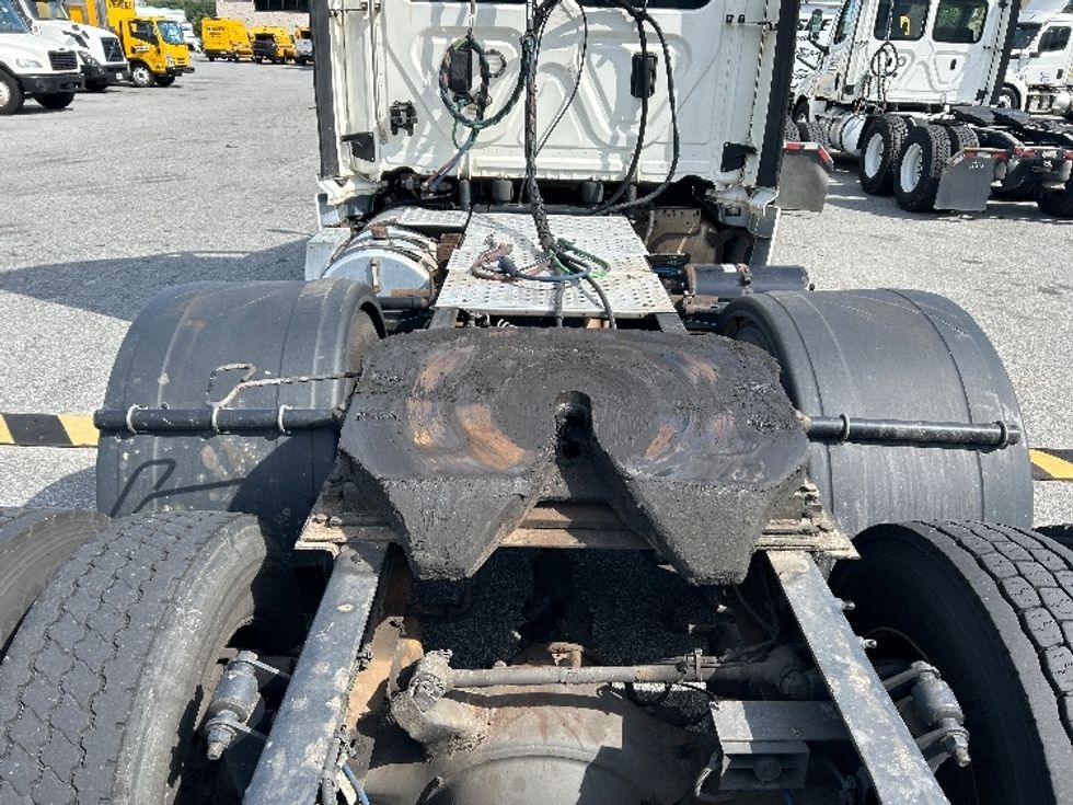 Day Cab Tractor-Heavy Duty Tractors-Freightliner-2017-Cascadia 12564ST-Greensboro-NC-526,621\n\t\tmiles-$ 34,250 - Image 6