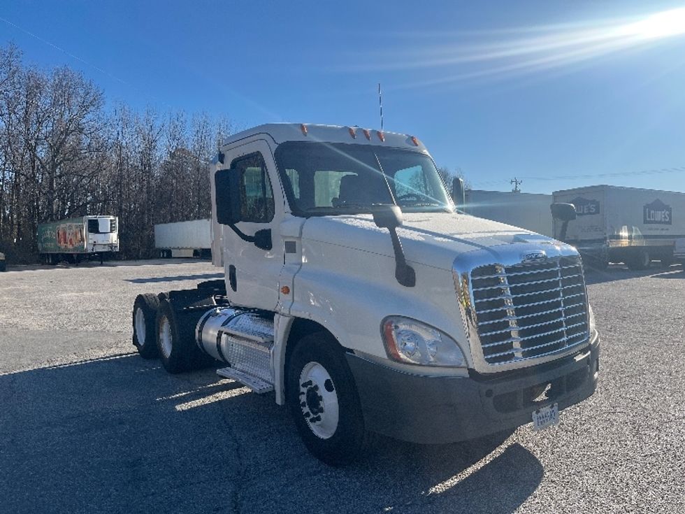 Day Cab Tractor-Heavy Duty Tractors-Freightliner-2017-Cascadia 12564ST-Greer-SC-501,312\n\t\tmiles-$ 30,500 - Image 1