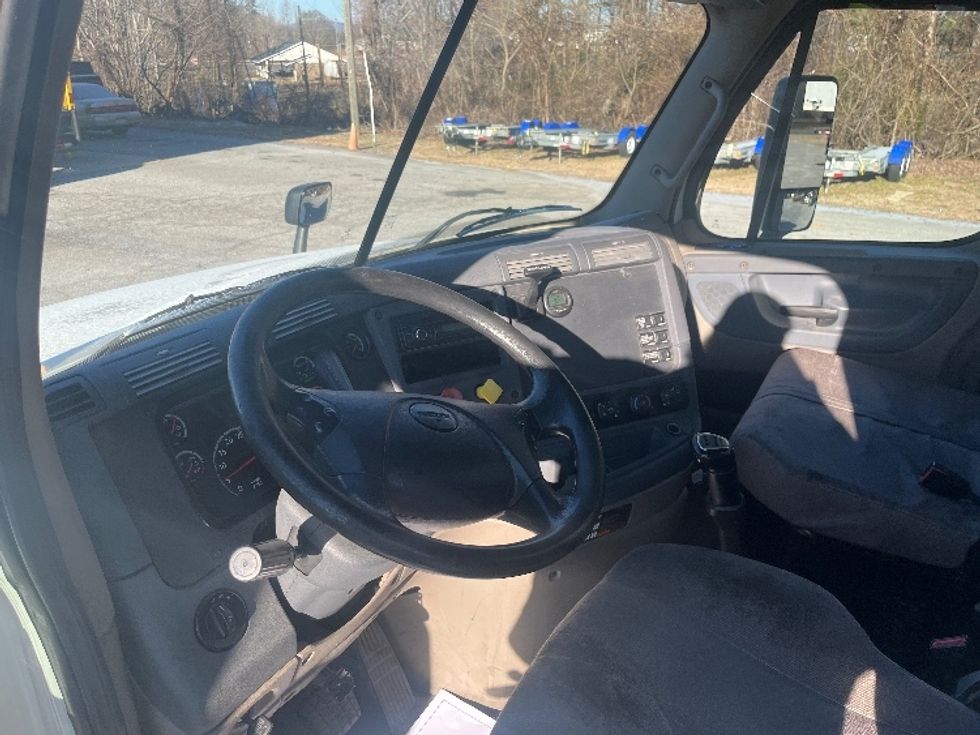 Day Cab Tractor-Heavy Duty Tractors-Freightliner-2017-Cascadia 12564ST-Greer-SC-501,312\n\t\tmiles-$ 30,500 - Image 10