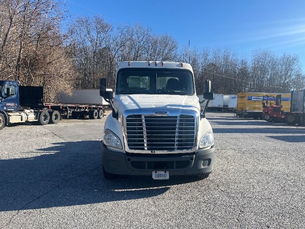 Day Cab Tractor-Heavy Duty Tractors-Freightliner-2017-Cascadia 12564ST-Greer-SC-501,312\n\t\tmiles-$ 30,500 - Image 2