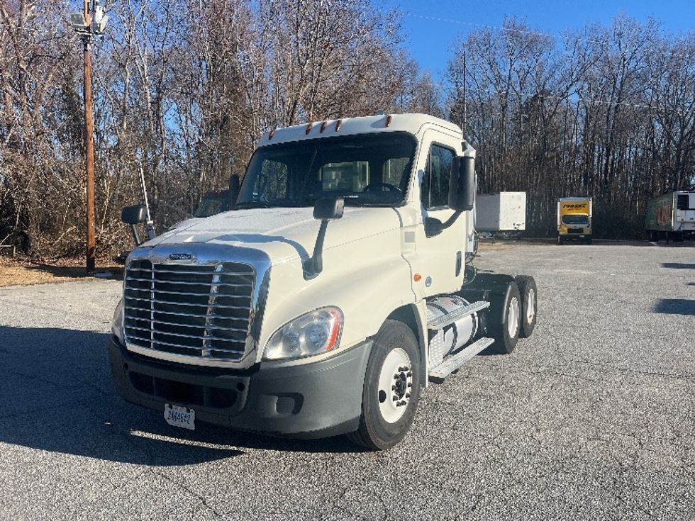 Day Cab Tractor-Heavy Duty Tractors-Freightliner-2017-Cascadia 12564ST-Greer-SC-501,312\n\t\tmiles-$ 30,500 - Image 3
