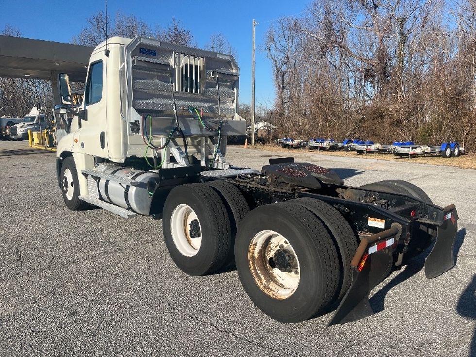 Day Cab Tractor-Heavy Duty Tractors-Freightliner-2017-Cascadia 12564ST-Greer-SC-501,312\n\t\tmiles-$ 30,500 - Image 5