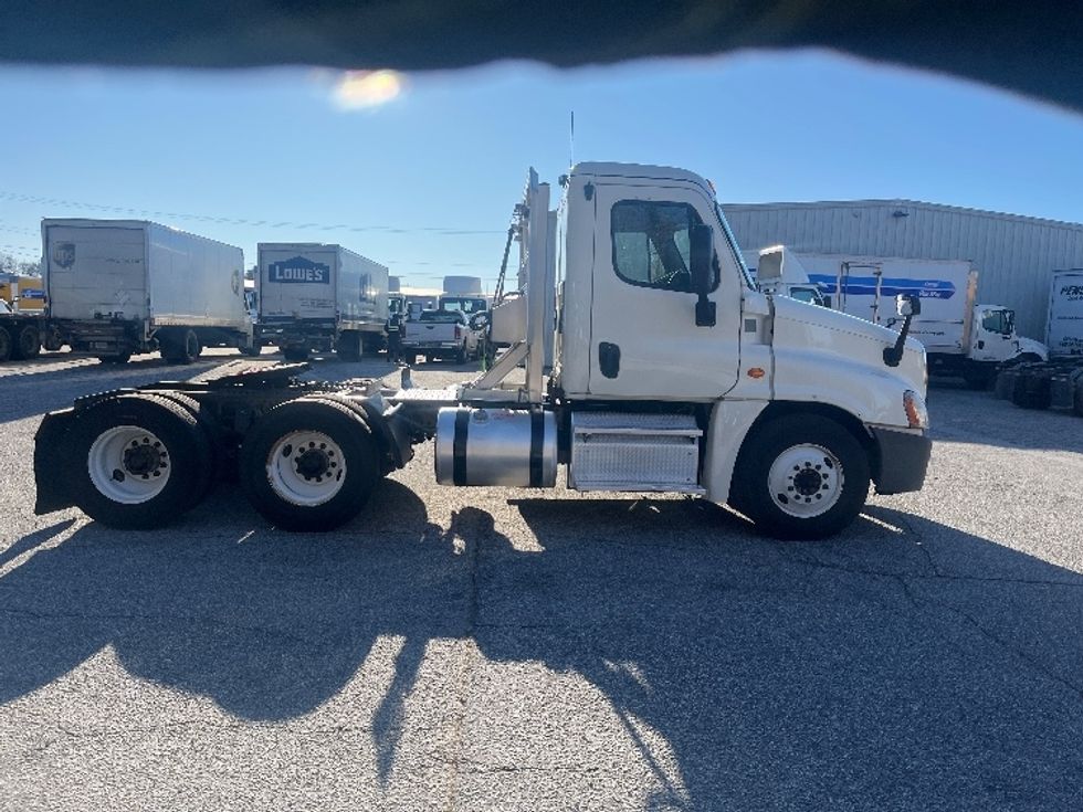 Day Cab Tractor-Heavy Duty Tractors-Freightliner-2017-Cascadia 12564ST-Greer-SC-501,312\n\t\tmiles-$ 30,500 - Image 8