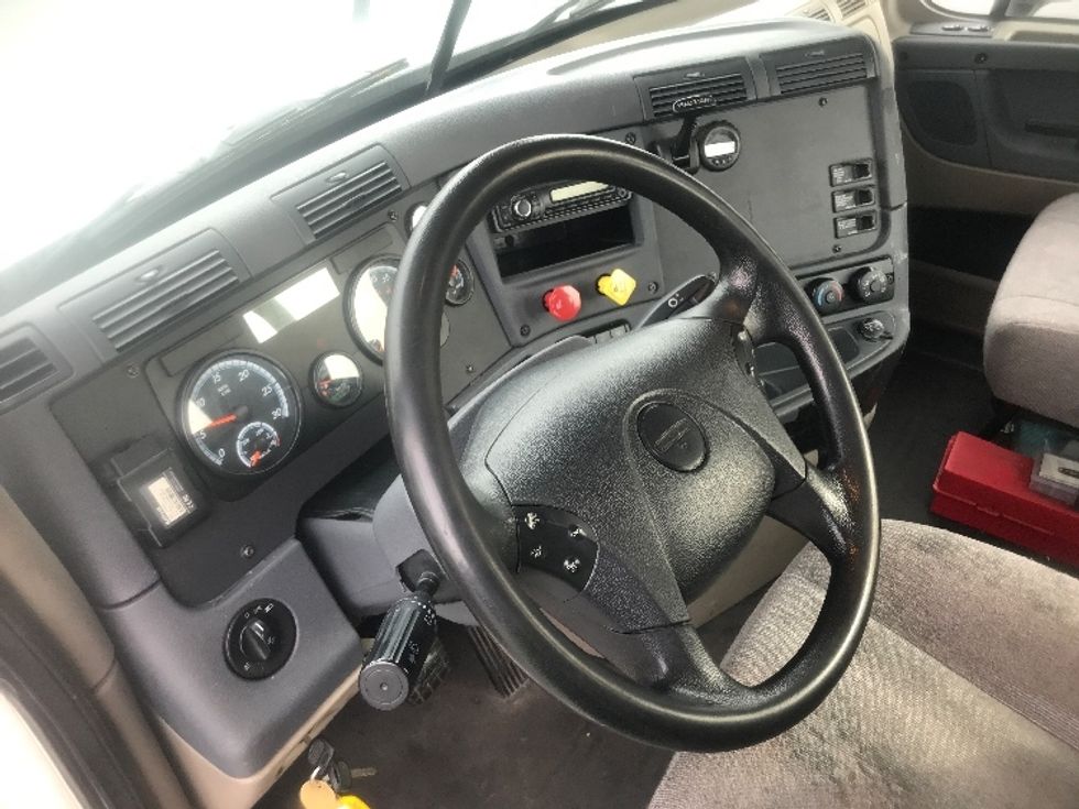 Day Cab Tractor-Heavy Duty Tractors-Freightliner-2017-Cascadia 12564ST-Harrisburg-PA-401,841\n\t\tmiles-$ 37,750 - Image 10