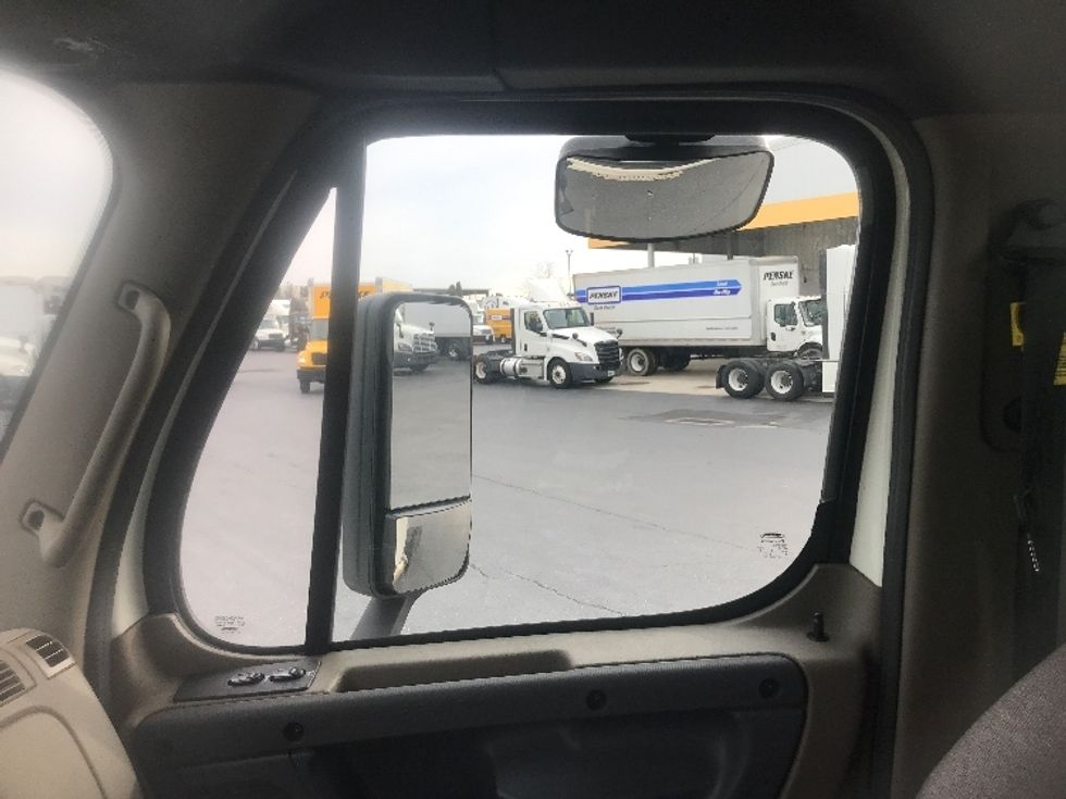 Day Cab Tractor-Heavy Duty Tractors-Freightliner-2017-Cascadia 12564ST-Harrisburg-PA-401,841\n\t\tmiles-$ 37,750 - Image 17