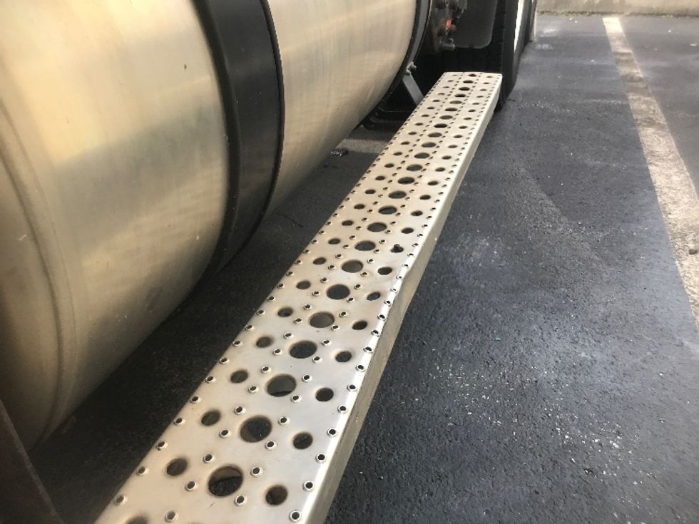 Day Cab Tractor-Heavy Duty Tractors-Freightliner-2017-Cascadia 12564ST-Harrisburg-PA-401,841\n\t\tmiles-$ 37,750 - Image 19