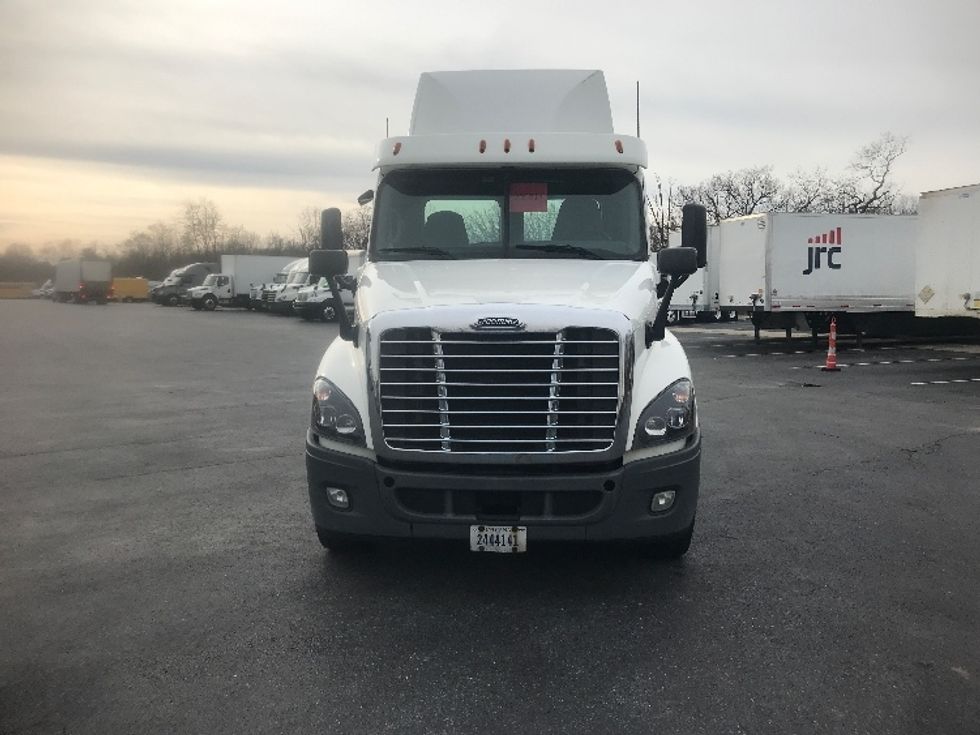 Day Cab Tractor-Heavy Duty Tractors-Freightliner-2017-Cascadia 12564ST-Harrisburg-PA-401,841\n\t\tmiles-$ 37,750 - Image 2