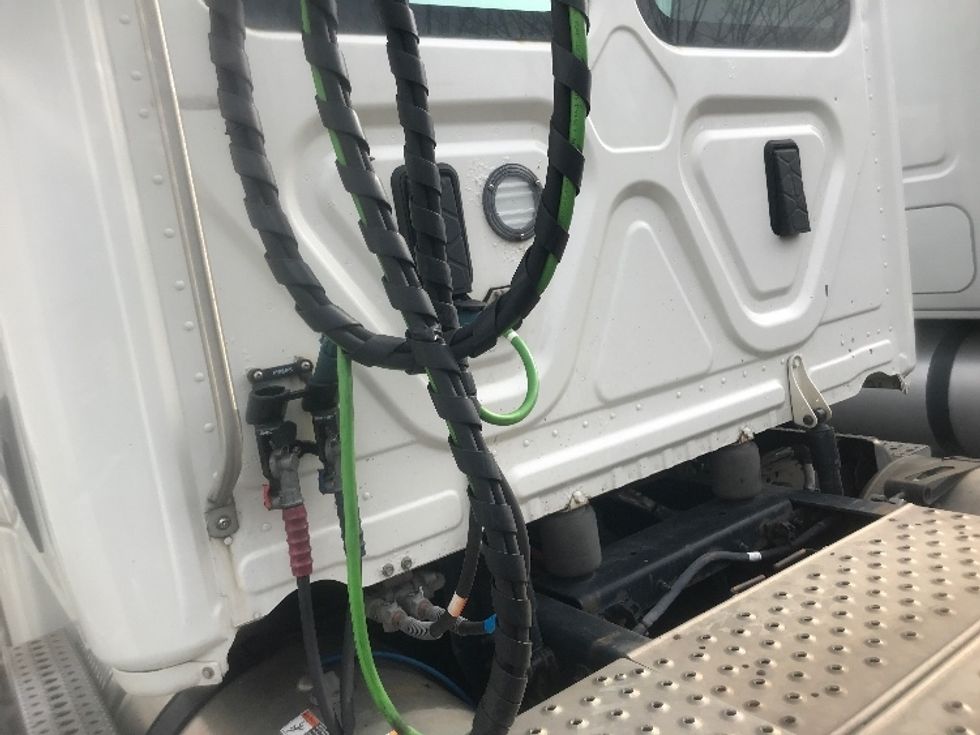 Day Cab Tractor-Heavy Duty Tractors-Freightliner-2017-Cascadia 12564ST-Harrisburg-PA-401,841\n\t\tmiles-$ 37,750 - Image 20