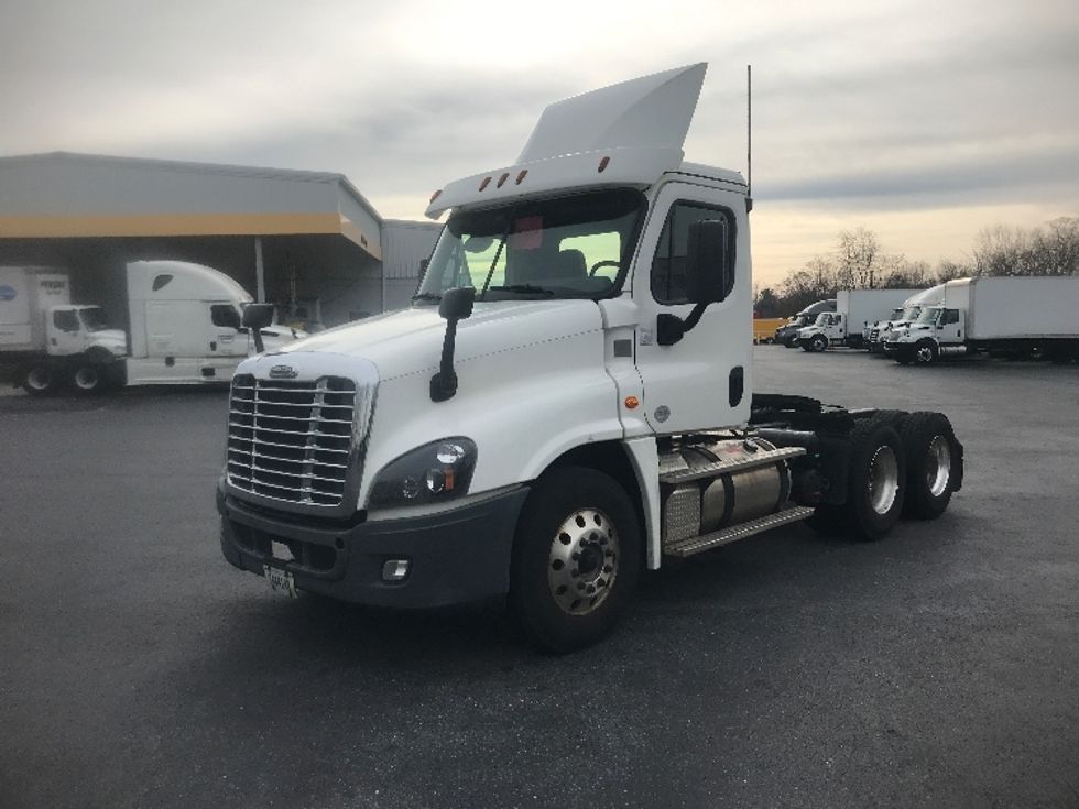 Day Cab Tractor-Heavy Duty Tractors-Freightliner-2017-Cascadia 12564ST-Harrisburg-PA-401,841\n\t\tmiles-$ 37,750 - Image 3
