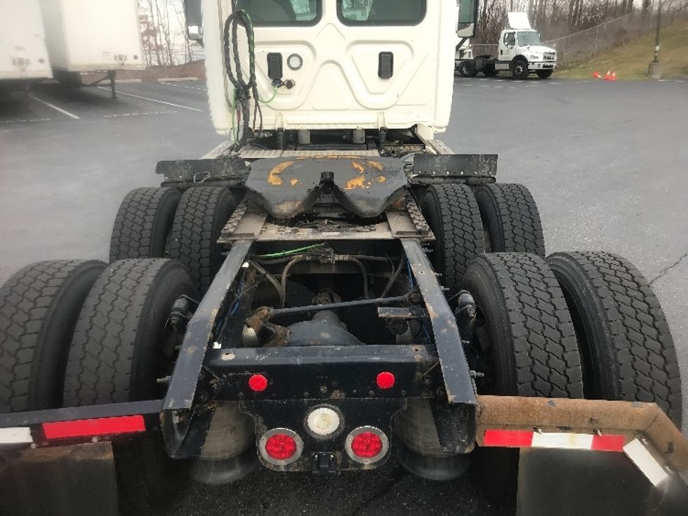 Day Cab Tractor-Heavy Duty Tractors-Freightliner-2017-Cascadia 12564ST-Harrisburg-PA-401,841\n\t\tmiles-$ 37,750 - Image 6