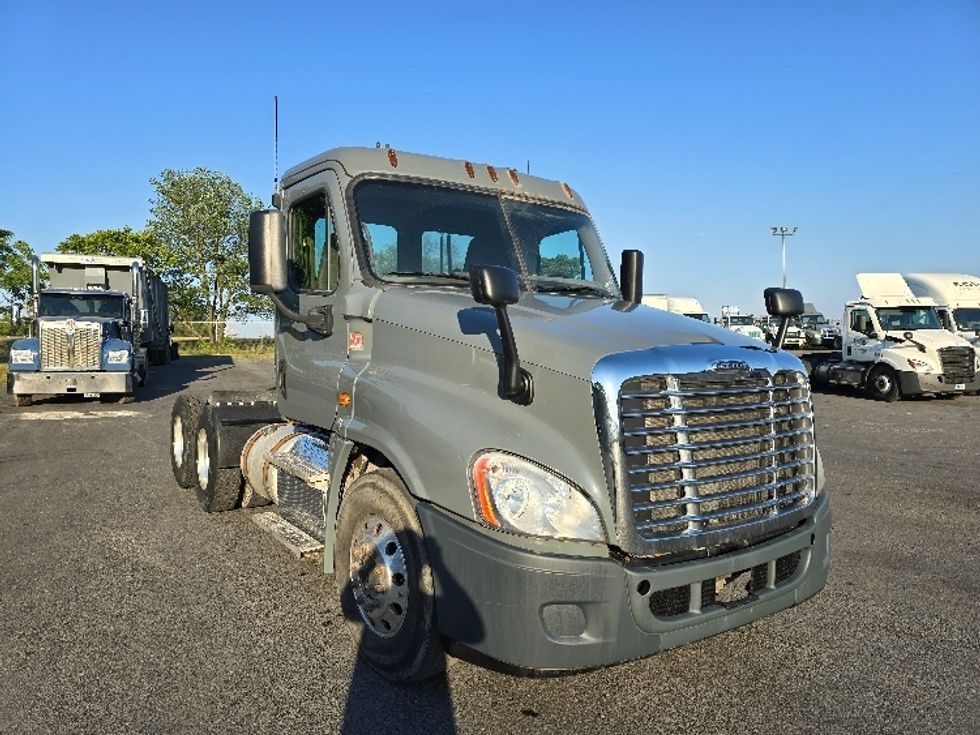 2017 Freightliner Cascadia 12564ST Day Cab Tractor