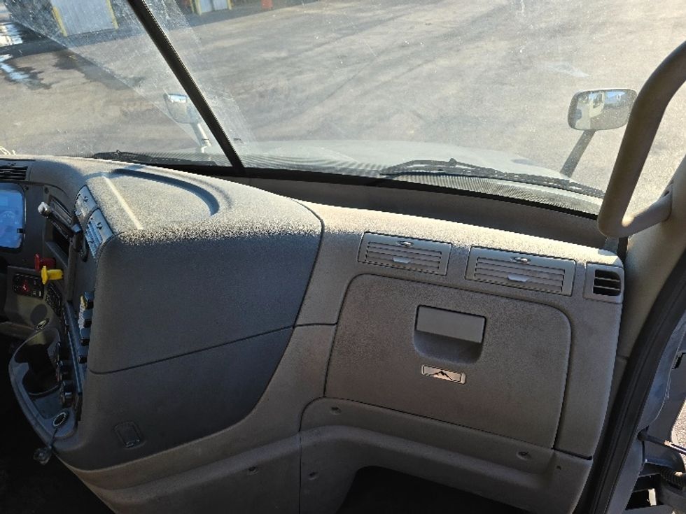 2017 Freightliner Cascadia 12564ST Day Cab Tractor