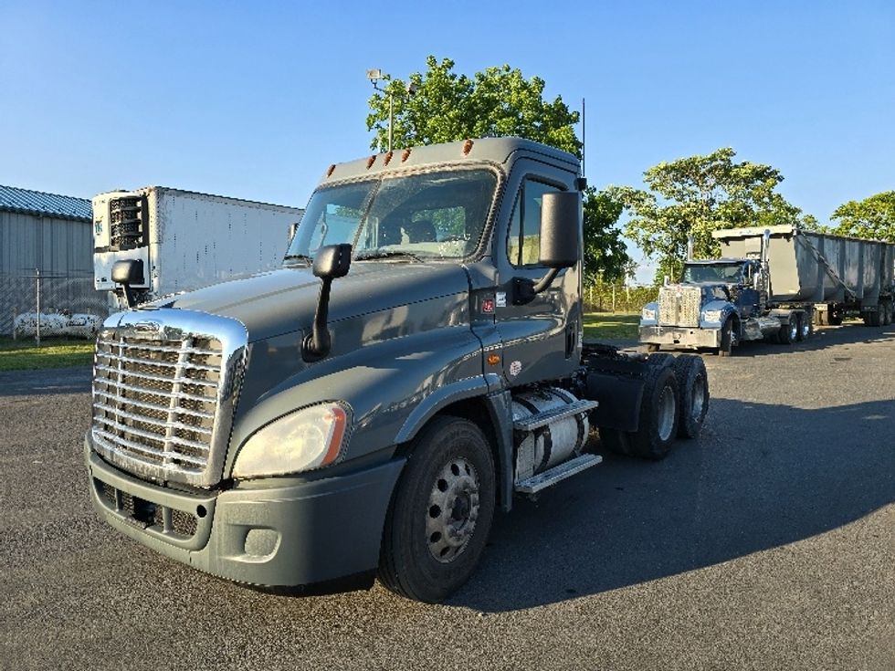2017 Freightliner Cascadia 12564ST Day Cab Tractor