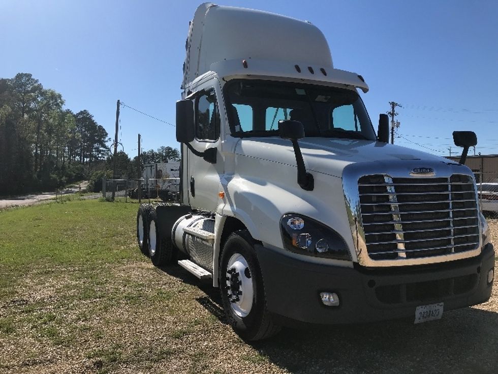 2017 Freightliner Cascadia 12564ST Day Cab Tractor